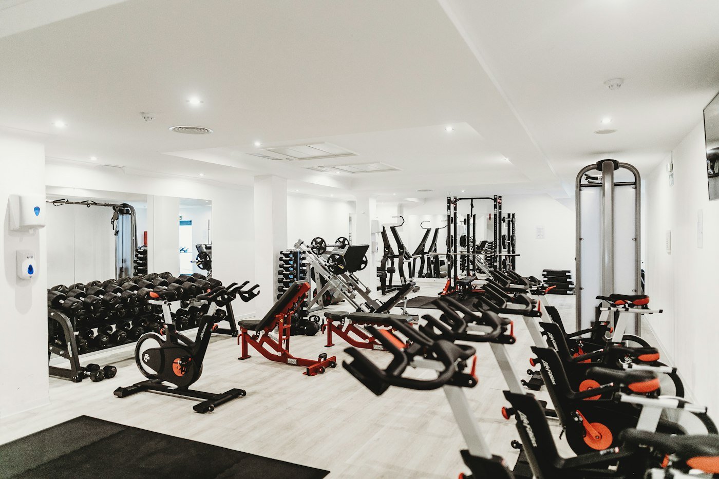 Salle de sport lumineuse